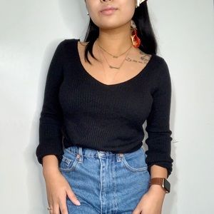 black loose sweatshirt